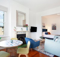 Spacious Studio With Balcony in Inner-City Glebe - Tourism TAS