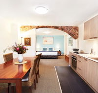 Spacious Studio With Courtyard and Extra Beds - Tourism TAS