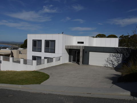 Spectacular Holiday Living - Hobart Tourism 0
