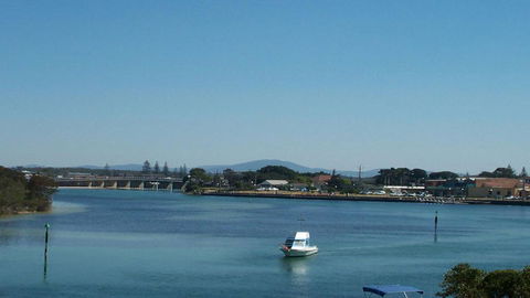 Spinnaker 102 - On The Lake! - Hobart Tourism 1