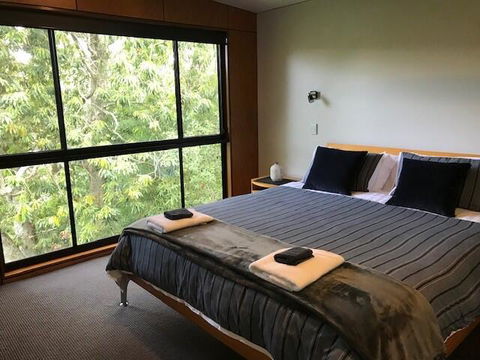 Springbrook25 Whole House - Hobart Tourism 3