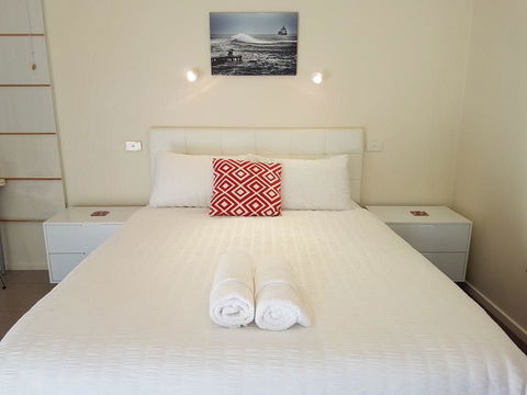 Springtide Studio Apartments - Hobart Tourism 0