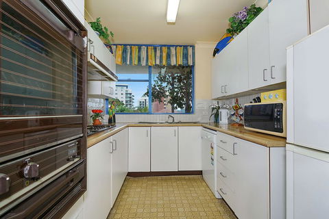 St Tropez Unit 9 - The Entrance, NSW - Hobart Tourism 3