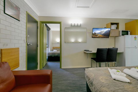Stagecoach Inn Motel - Tourism TAS 3
