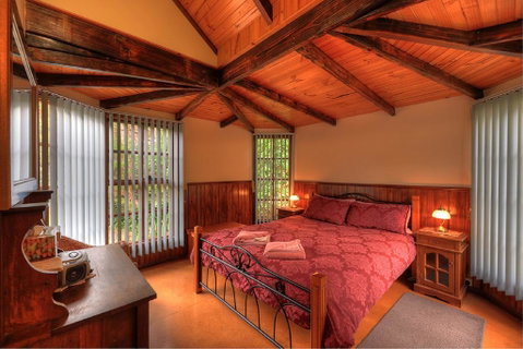 Stanley Lakeside Spa Cabins - Tourism TAS 3