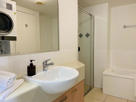 Steps From Mudjimba Beach 3 BR Apt Sunshine Coast With WIFI,Pool,Parking - Tourism TAS 2