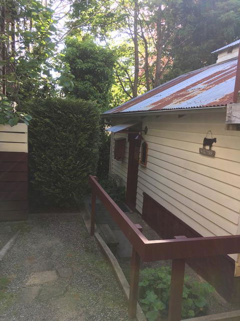 Stone's Throw Cottage Bed And Breakfast - Tourism TAS 3