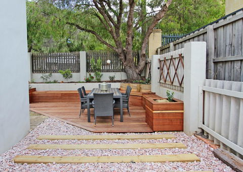 Stones-Throw - Tourism TAS 2