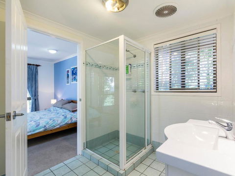 Straddie House - Hobart Tourism 2