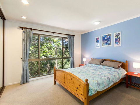 Straddie House - Hobart Tourism 0