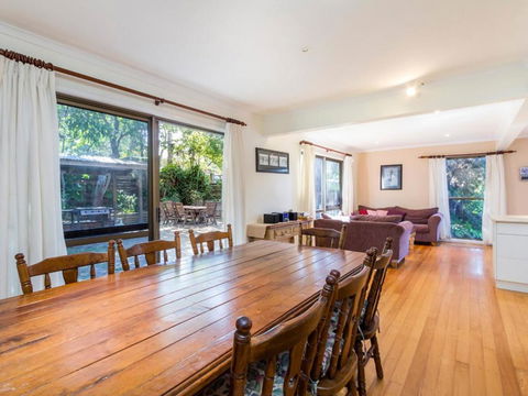 Straddie House - Hobart Tourism 3