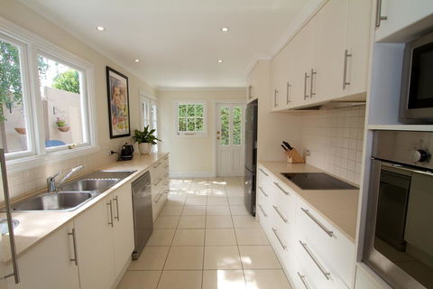 Strahan House - Hobart Tourism 2