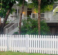 Stranded in Oz Stay in Relaxing Environment FREE WIFI NETFLIX POOL AIR CON