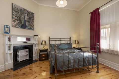 Strothers Farm House - Hobart Tourism 3