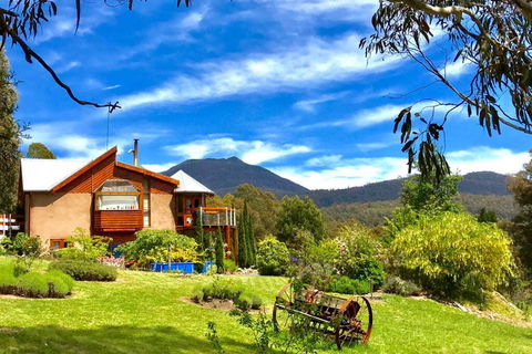 STUNNING HOME WITH AMAZING VIEWS - Just 20 Mins To The City And Only 10 To MONA! - Tourism TAS 1