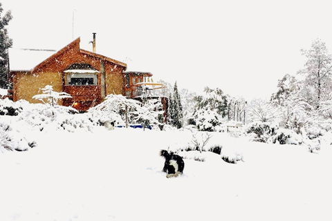 STUNNING HOME WITH AMAZING VIEWS - Just 20 Mins To The City And Only 10 To MONA! - Tourism TAS 0