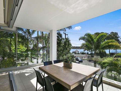 Stunning Riverfront Apartment In Noosaville - Unit 2 Wai Cocos 215 Gympie Terrace - Tourism TAS 0