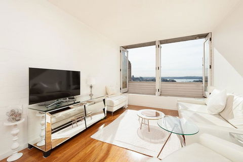 Stunning Sydney Harbour Views - Hobart Tourism 0