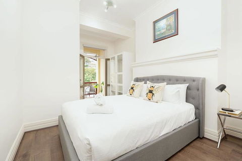 STUNNING SYDNEY HOME 6 - Tourism TAS 1
