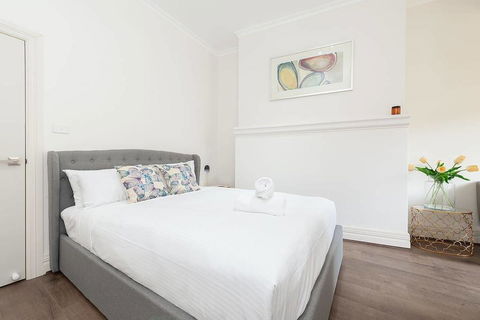STUNNING SYDNEY HOME 8 - Tourism TAS 1