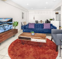 Stylish 2-Bed Apartment with Sweeping River Views - Tourism TAS