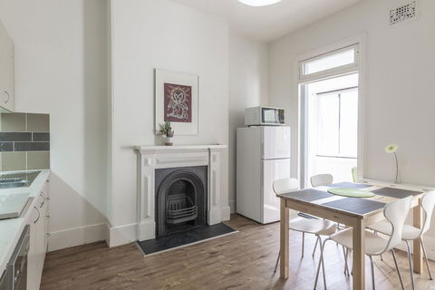 Stylish House - Moments To Kings Cross & City - Tourism TAS 3