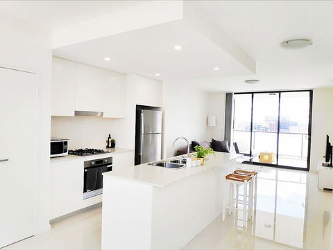 Stylish Liverpool 2Bed 2Bath Apartment -Skyline Views! -Masks Provided - Hobart Tourism 2