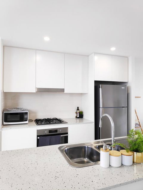 Stylish Liverpool 2Bed 2Bath Apartment -Skyline Views! -Masks Provided - Hobart Tourism 3