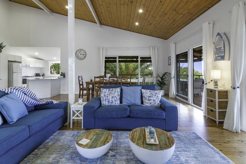 Stylish Renovated Home - Ocean Views - Fireplace - Tourism TAS 3