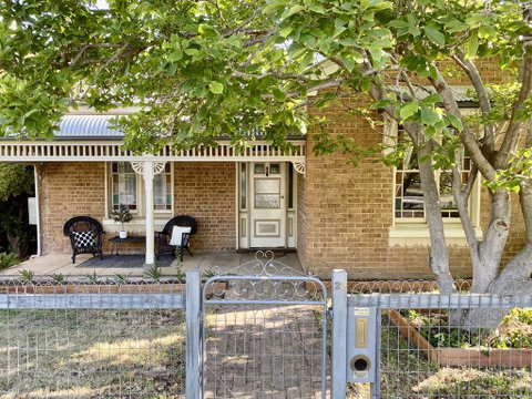 SUMMER HOUSE - CENTRAL LOCATION Near PARK - Tourism TAS 3