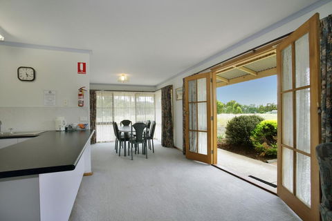 Summerfield Winery And Accommodation - Tourism TAS 3