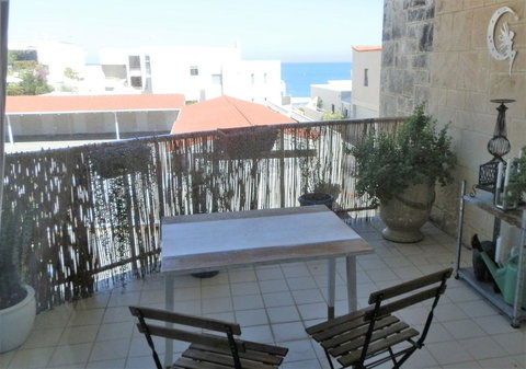 Sun, Sand, Sea And Salty Kisses Cottesloe Beach House - Tourism TAS 3