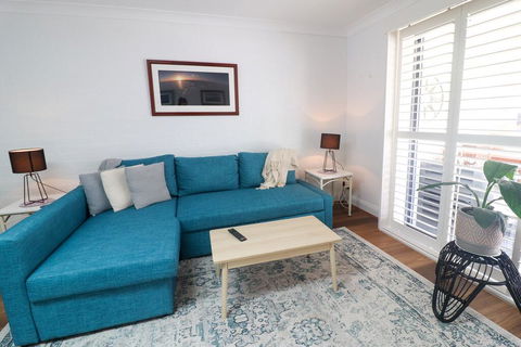 Sunflower Villa In Raffertys Resort - Hobart Tourism 3