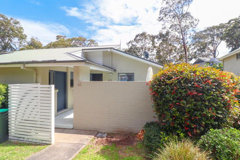 Sunflower Villa In Raffertys Resort - Hobart Tourism 1