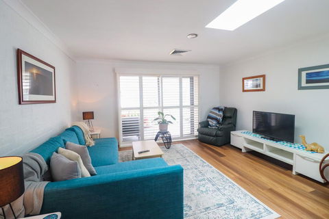 Sunflower Villa In Raffertys Resort - Hobart Tourism 2