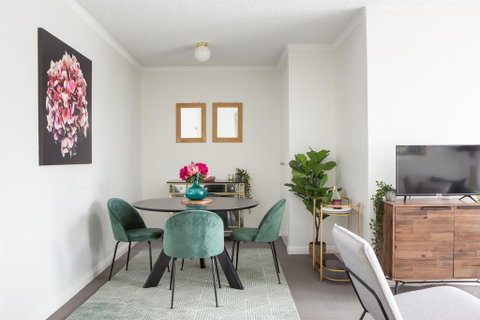 Sunny Apartment In Quiet And Green Neighbourhood - Tourism TAS 2