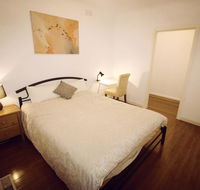 Sunny House - Melbourne Airport Home - Hobart Tourism