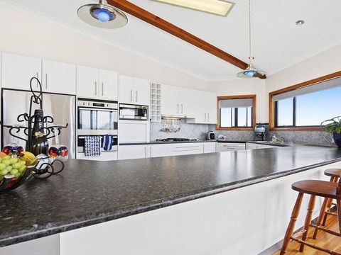 SunRay On Orama - Spacious With Great Views - Hobart Tourism 1
