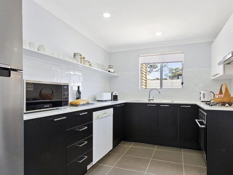 Sunset Beach - Situated Between Two Beaches And A Lake - Hobart Tourism 2