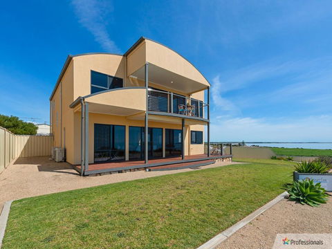 Sunset Cove Beach House - Hobart Tourism 0