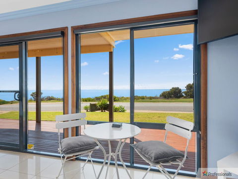 Sunset Cove Beach House - Hobart Tourism 3
