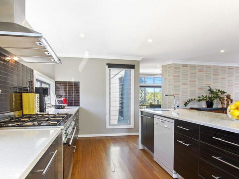 Sunshine Beach House-25 Metre Walk To The Beach - Hobart Tourism 1
