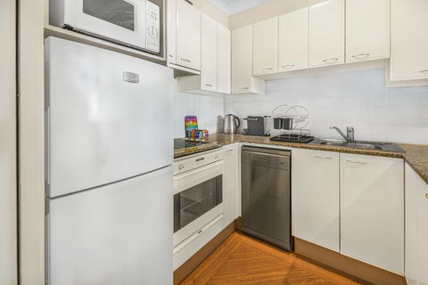 Super Convenient Apartment With Garden Views - Tourism TAS 3
