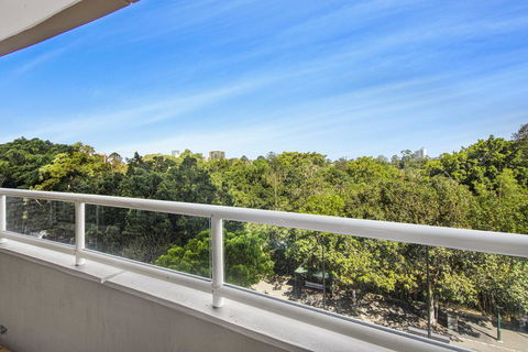 Super Convenient Apartment With Garden Views - Tourism TAS 0