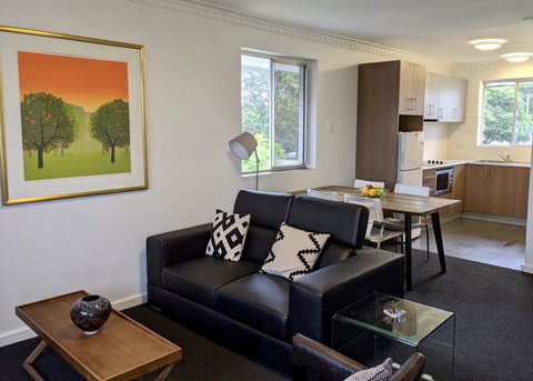 Superb 2 BR Apartment Minutes To CBD- Cen8 - Hobart Tourism 0