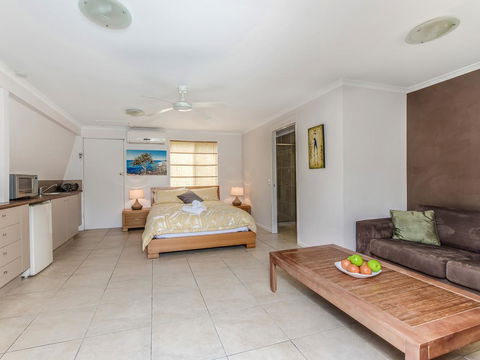 Surf Club House, Pet Friendly, Sunshine Coast, Holiday House, Marcoola - Tourism TAS 1