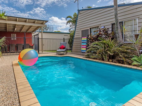 Surf Club House, Pet Friendly, Sunshine Coast, Holiday House, Marcoola - Tourism TAS 0