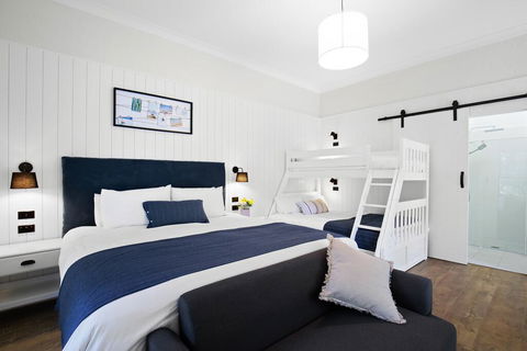 Surfaris Retreat - Hobart Tourism 0