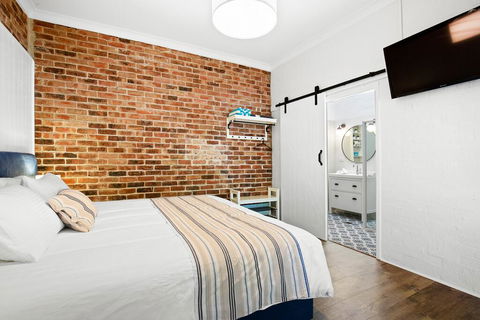 Surfaris Retreat - Hobart Tourism 1