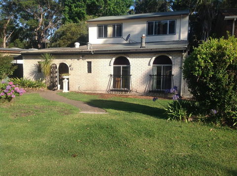 Surfer's Rest In Berrara - Hobart Tourism 0